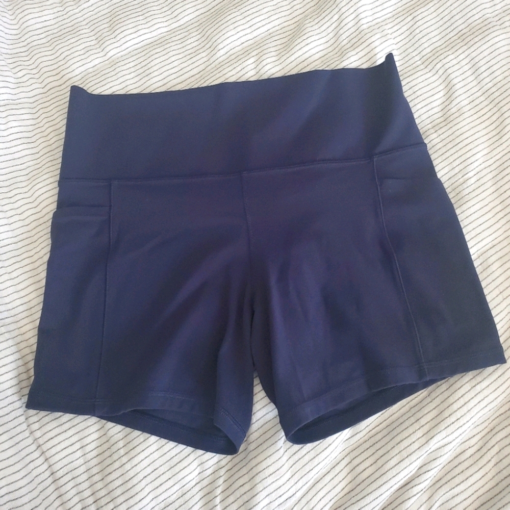 Athleta Salutation Stash Pocket II Shorts